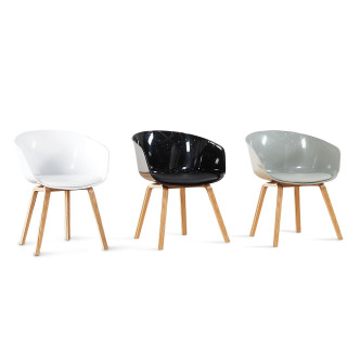 Chaise scandinave effet laqué Vali - Pieds en bois