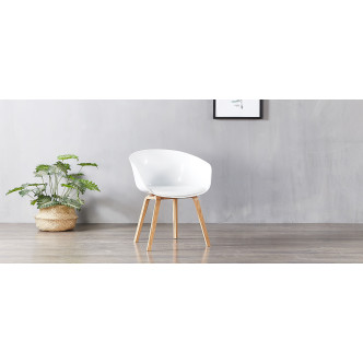 Chaise scandinave effet laqué Vali - Pieds en bois