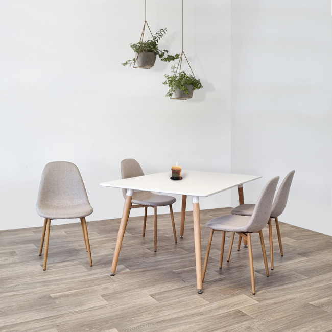 Ensemble table rectangulaire bois et 4 chaises scandinaves tissu beige - BrevikEla