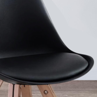 Chaise scandinave avec piètement en bois – Helsinki