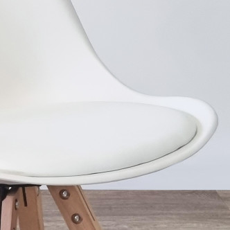 Chaise scandinave avec piètement en bois – Helsinki