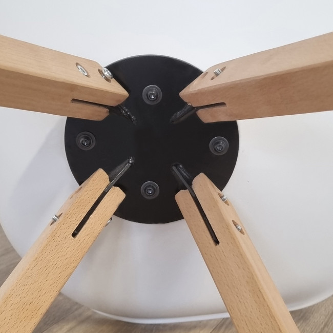 Chaise scandinave avec piètement en bois – Helsinki