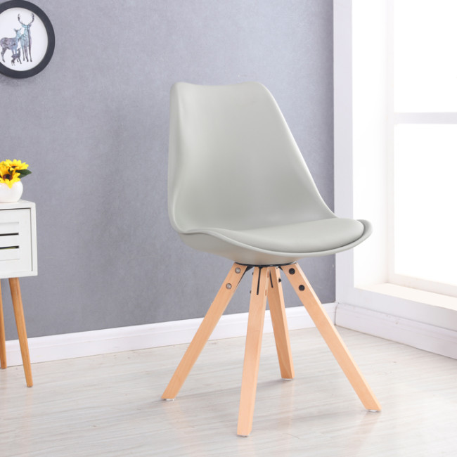 Chaise scandinave avec piètement en bois – Helsinki