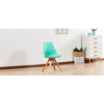 Chaise scandinave avec piètement en bois – Helsinki