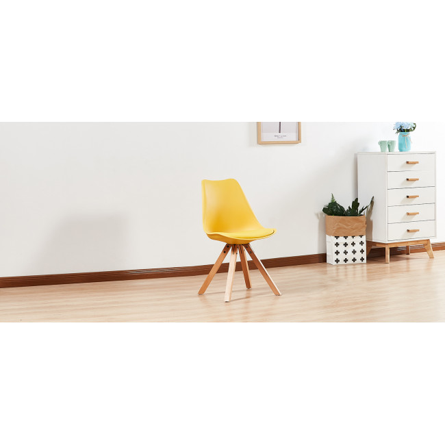 Chaise scandinave avec piètement en bois – Helsinki