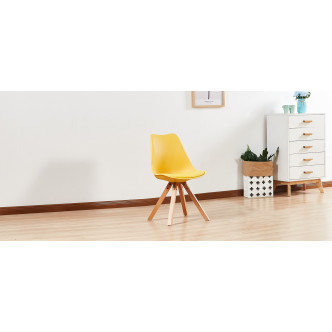 Chaise scandinave avec piètement en bois – Helsinki