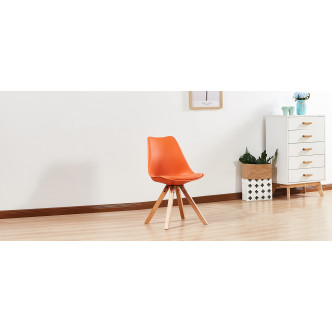 Chaise scandinave avec piètement en bois – Helsinki