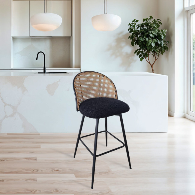 Tabouret de bar tissu bouclette noir et pivotant 360 ° en cannage de rotin - Neo